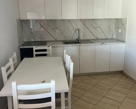Tirane, jepet me qera apartament 2+1 Kati 3, 70 m² 350 € (paskuqan)