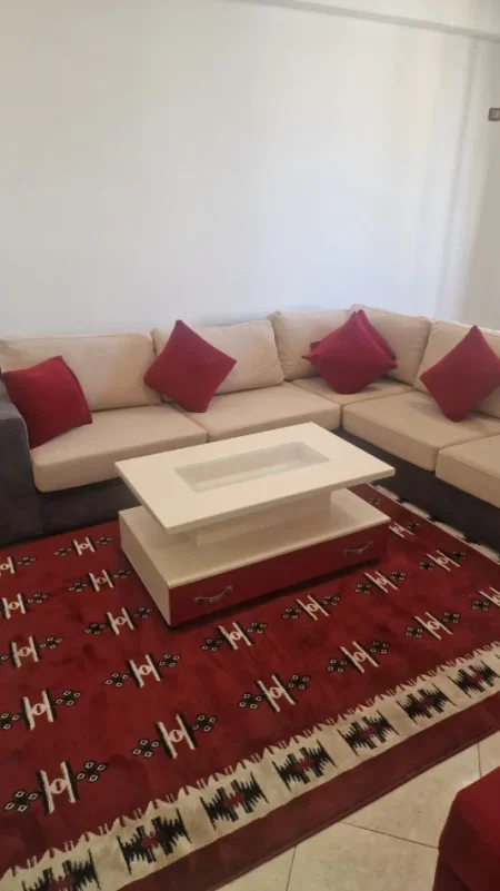 Tirane, jepet me qera apartament 2+1+Ballkon Kati 3, 90 m² 550 € (Mbrapa Qendres Globe te Tuneli)