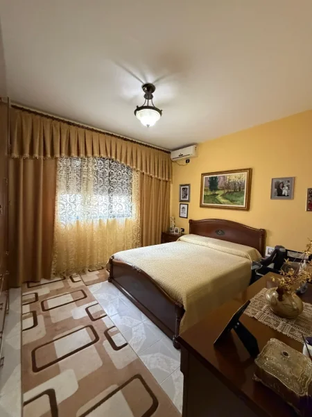Tirane, shes apartament 3+1+Ballkon Kati 2, 110 m² 210.000 € (Rr. E Durresit te Hotel Colosseo)