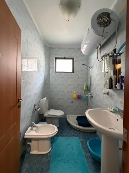 Tirane, shes apartament 3+1+Ballkon Kati 2, 110 m² 210.000 € (Rr. E Durresit te Hotel Colosseo)