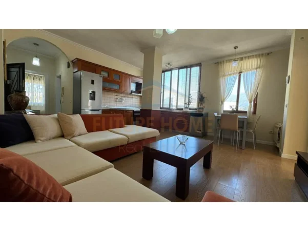 Tirane, jepet me qera apartament 2+1+Ballkon Kati 6, 90 m² 780 € (21 Dhjetori)