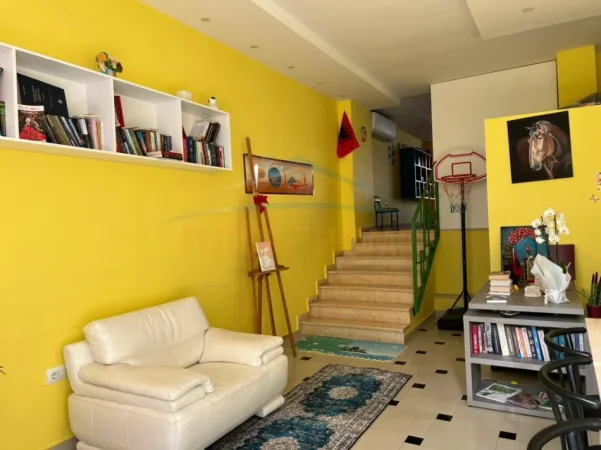 Tirane, shitet ambjent biznesi Kati 0, 70 m² 120.000 € (Unaza e Re)