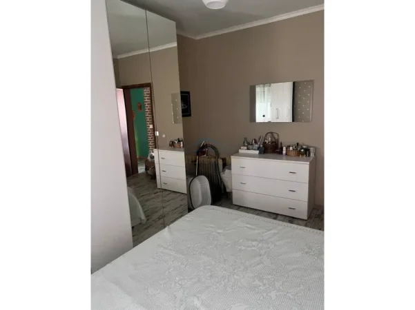 Tirane, jepet me qera apartament 2+1 Kati 7, 80 m² 750 € (Komuna Parisit)