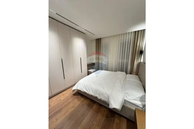 Tirane, jepet me qera apartament , 100 m² 900 € (Rruga Xhanfize Keko, Tiranë)