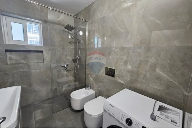 Tirane, jepet me qera apartament , 75 m² 600 € (Rruga e Barrikadave, Tiranë)