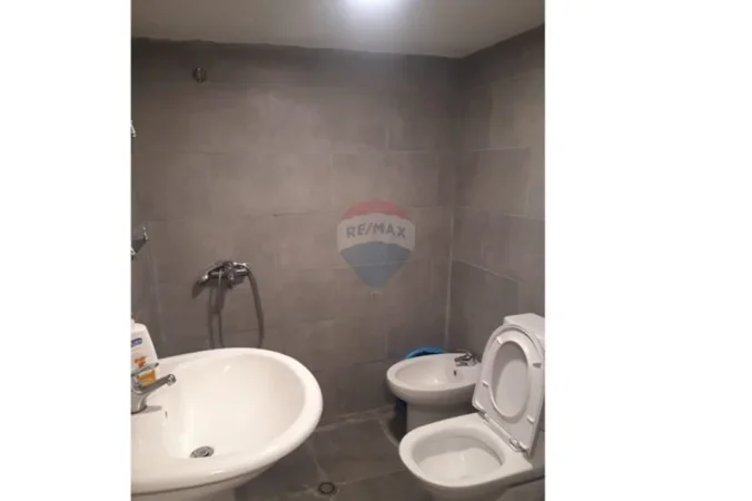 Tirane, jepet me qera apartament duplex , 95 m² 450 € (Rruga e Thesarit, Tiranë)