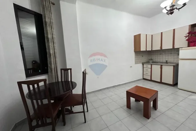 Tirane, jepet me qera apartament , 50 m² 500 € 