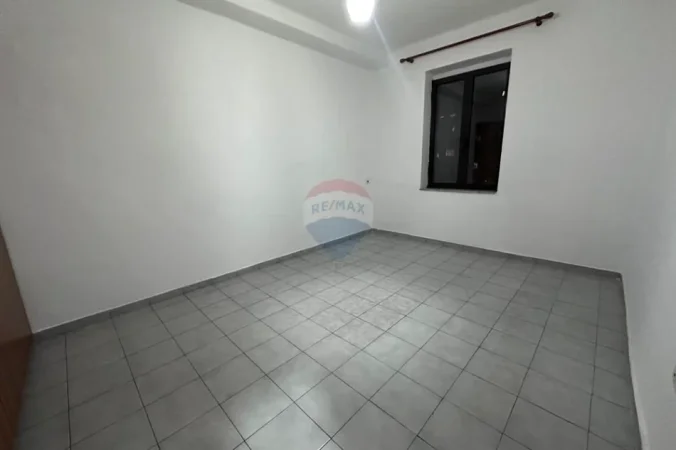 Tirane, jepet me qera apartament , 50 m² 500 € 