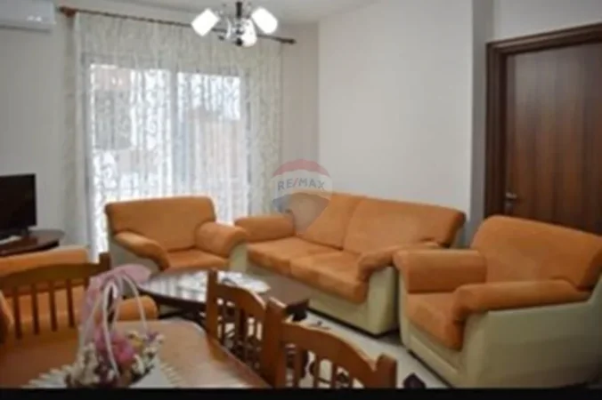 Tirane, jepet me qera apartament , 80 m² 550 € (Prokuroria e Tiranes)