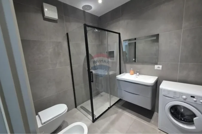 Tirane, jepet me qera zyre , 106 m² 1.000 € 