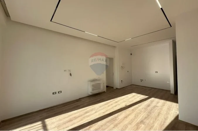 Tirane, jepet me qera zyre , 800 € 