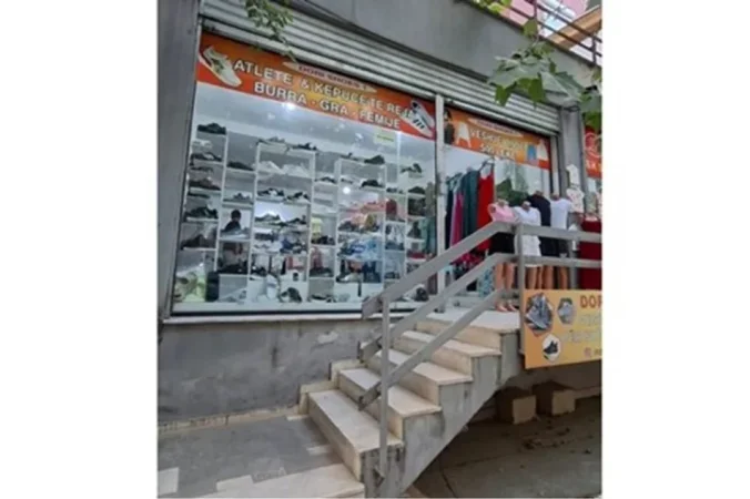 Tirane, jepet me qera dyqan , 69 m² 620 € (Yzberisht)