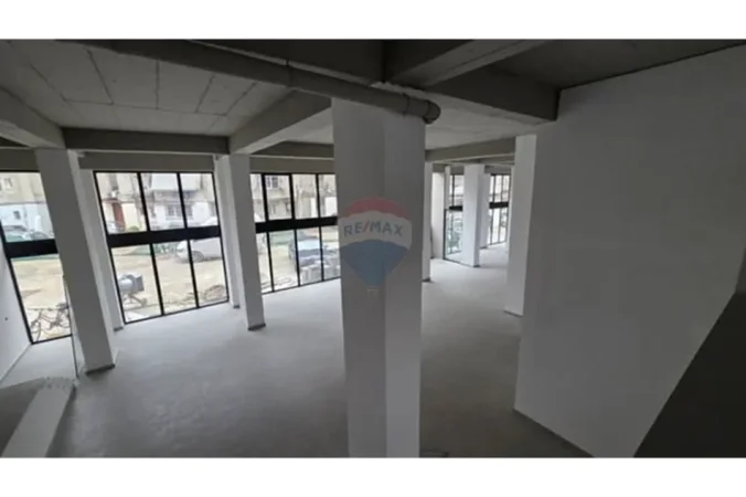 Tirane, jepet me qera dyqan , 480 m² 5.190 € (Arkitekt Sinani)