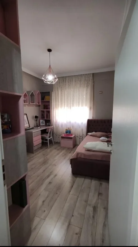 Tirane, jap me qera apartament 2+1+Ballkon Kati 1, 99 m² 600 € (Rruga selita e vjeter)