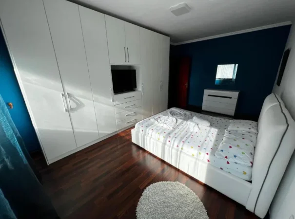 Tirane, jap me qera apartament 2+1+Ballkon Kati 5, 112 m² 700 € (Rruga him kolli)