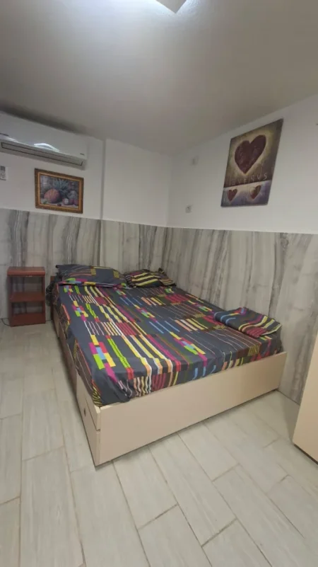 Tirane, jepet me qera garsonier 1+1 Kati 1, 40 m² 260 € (Rruga 5 maji)