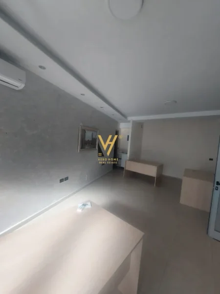 Tirane, jepet me qera zyre Kati 1, 40 m² 520 € (PAZARI I RI)