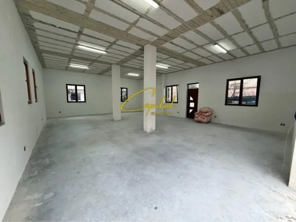 Tirane, jepet me qera magazine Kati 0, 120 m² 750 € (LAPRAKE)