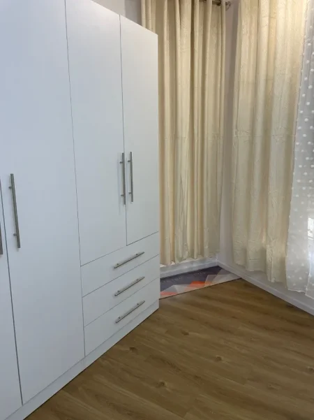 Tirane, jepet me qera apartament 1+1+Ballkon Kati 4, 60 m² 400 € (Rruga Pasho Hysa)