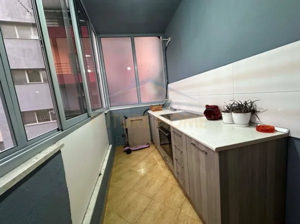 Tirane, jepet me qera apartament 1+1 Kati 5, 63 m² 400 € (MISTO MAME , Prane KMY)