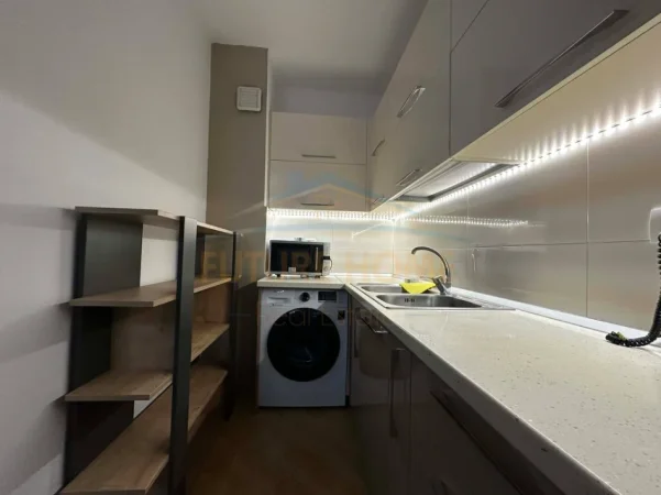 Tirane, jepet me qera apartament 1+1 Kati 5, 63 m² 400 € (MISTO MAME , Prane KMY)