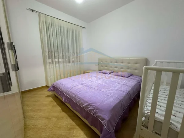 Tirane, jepet me qera apartament 1+1 Kati 5, 63 m² 400 € (MISTO MAME , Prane KMY)