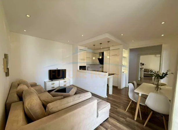 Tirane, jepet me qera apartament 2+1 Kati 5, 100 m² 