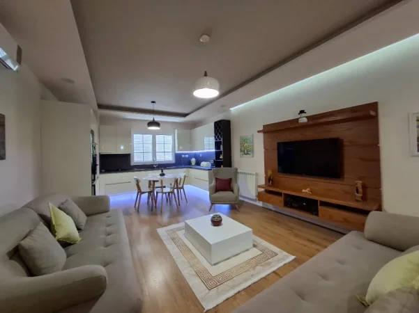 Tirane, jepet me qera apartament 2+1+Ballkon Kati 3, 120 m² 60.000 € 