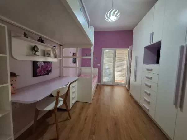 Tirane, jepet me qera apartament 2+1+Ballkon Kati 3, 120 m² 60.000 € 