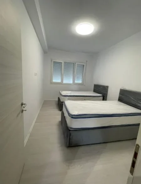Tirane, jepet me qera apartament 2+1+Ballkon Kati 7, 85 m² 700 € (River Residence)