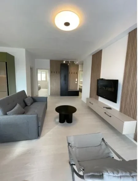 Tirane, jepet me qera apartament 2+1+Ballkon Kati 7, 85 m² 700 € (River Residence)