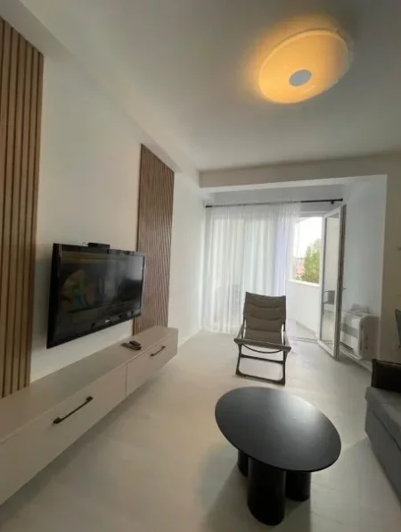 Tirane, jepet me qera apartament 2+1+Ballkon Kati 7, 85 m² 700 € (River Residence)