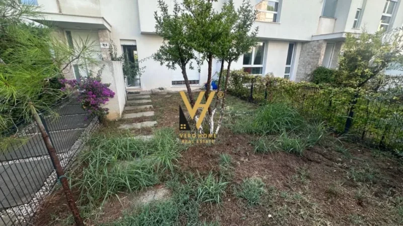 Durres, shitet apartament 2+1+Ballkon Kati 0, 90 m² 300.000 € (GJIRI I LALZIT)