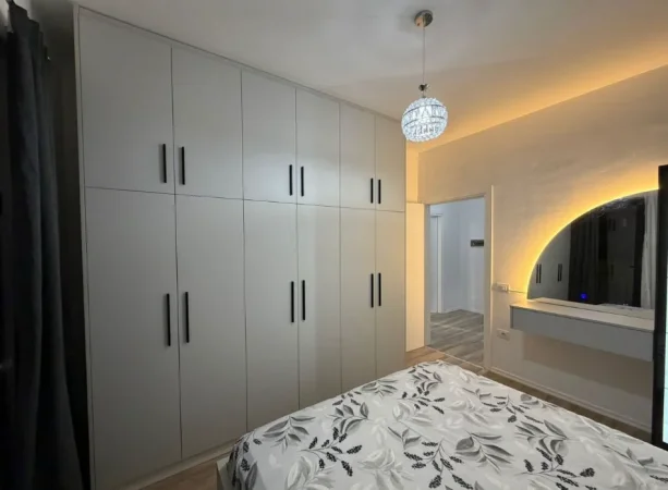 Tirane, jepet me qera apartament 1+1 Kati 2, 