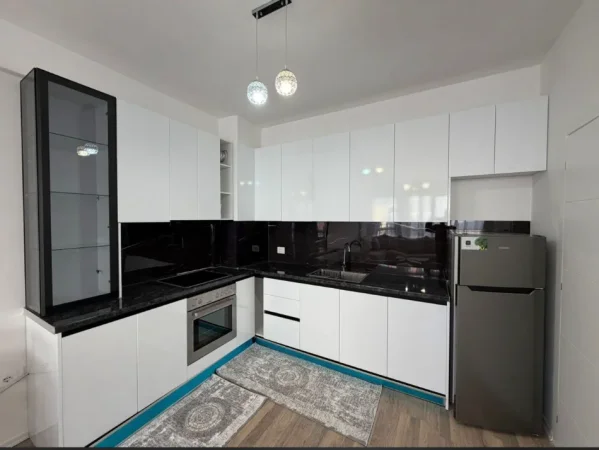 Tirane, jepet me qera apartament 1+1 Kati 2, 