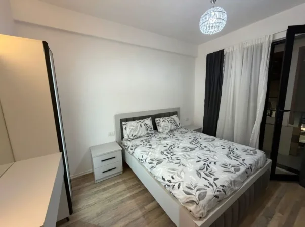 Tirane, jepet me qera apartament 1+1 Kati 2, 