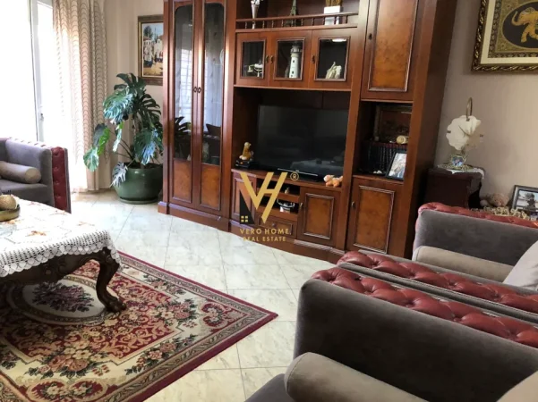 Tirane, jepet me qera apartament 2+1+Ballkon Kati 6, 120 m² 800 € (SIRI KODRA)