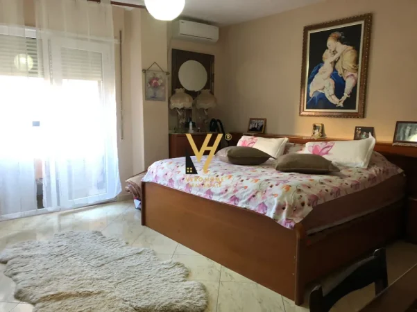 Tirane, jepet me qera apartament 2+1+Ballkon Kati 6, 120 m² 800 € (SIRI KODRA)