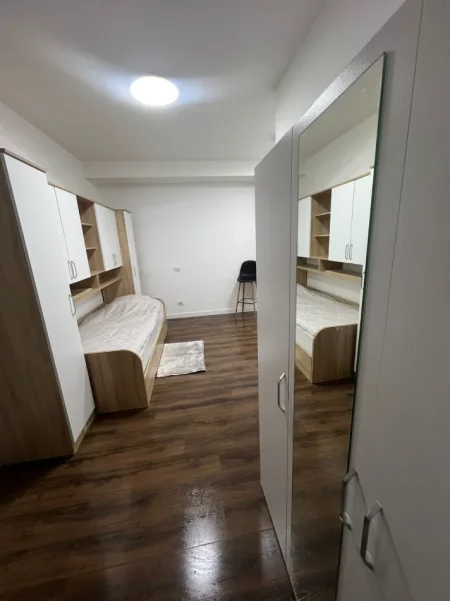 Tirane, jepet me qera apartament 3+1+Ballkon , 100 m² 900 € (Komuna e Parisit)