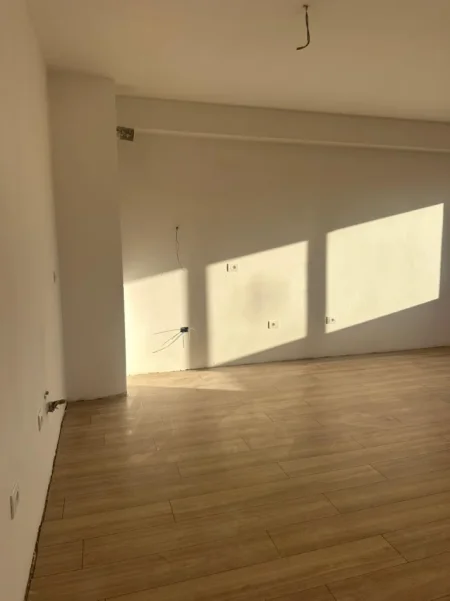 Tirane, shitet apartament 1+1+Ballkon Kati 9, 81 m² 109.350 € (Astir)