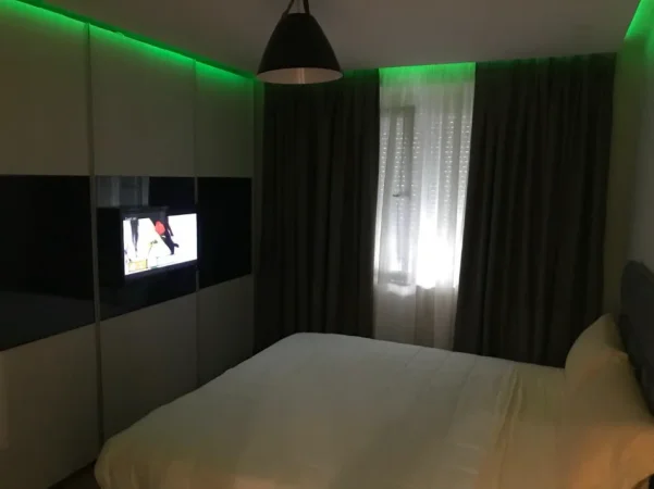 Tirane, jepet me qera apartament 2+1 Kati 2, 1.400 € 