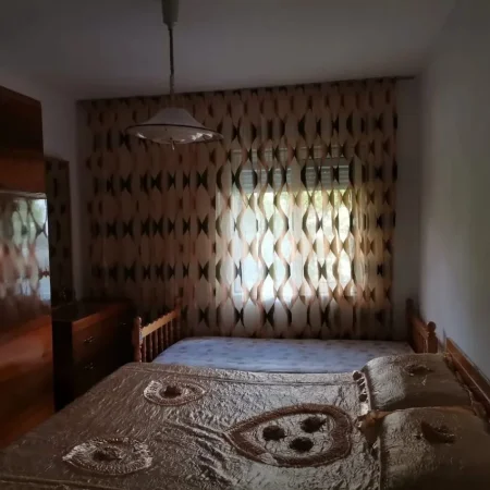 Tirane Qender, jepet me qera apartament 2+1+Ballkon Kati 2, 75 m² 600 € (Tefta Tashko ,Gjimnazi Ismail Qemali)