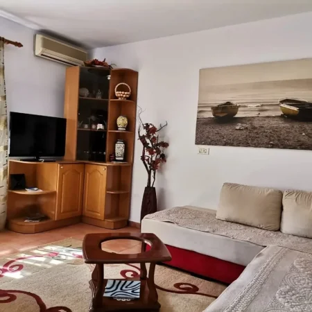 Tirane Qender, jepet me qera apartament 2+1+Ballkon Kati 2, 75 m² 600 € (Tefta Tashko ,Gjimnazi Ismail Qemali)