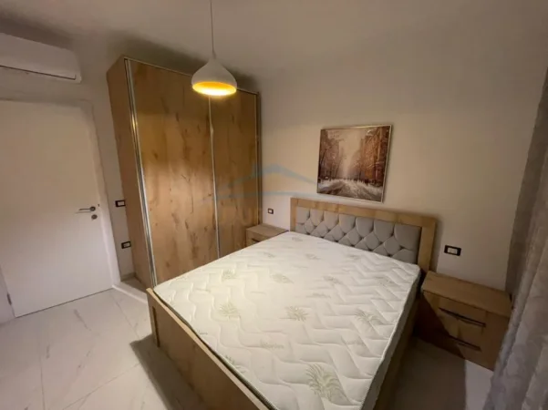 Tirane, jepet me qera apartament 1+1+Ballkon Kati 4, 58 m² 450 € (Jordan Misja)