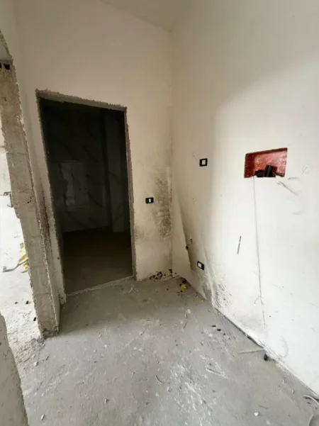 Durres, shitet apartament 1+1+Ballkon Kati 1, 70 m² 125.600 € (Fusha Aviacionit)