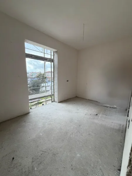 Durres, shitet apartament 1+1+Ballkon Kati 1, 70 m² 125.600 € (Fusha Aviacionit)