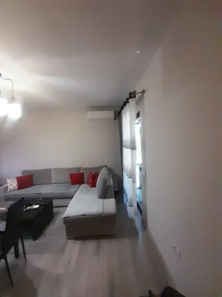 Tirane, jepet me qera apartament 1+1 Kati 4, 65 m² 50.000 L te Reja (Pranë Casa Italia, Tiranë)