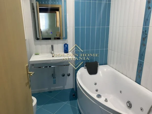 Tirane, jepet me qera 2+1 , 112 m² 700 € 