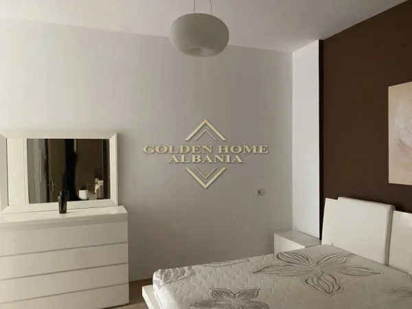 Tirane, jepet me qera 2+1 , 112 m² 700 € 