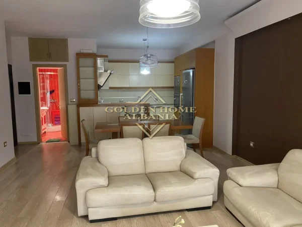 Tirane, jepet me qera 2+1 , 112 m² 700 € 